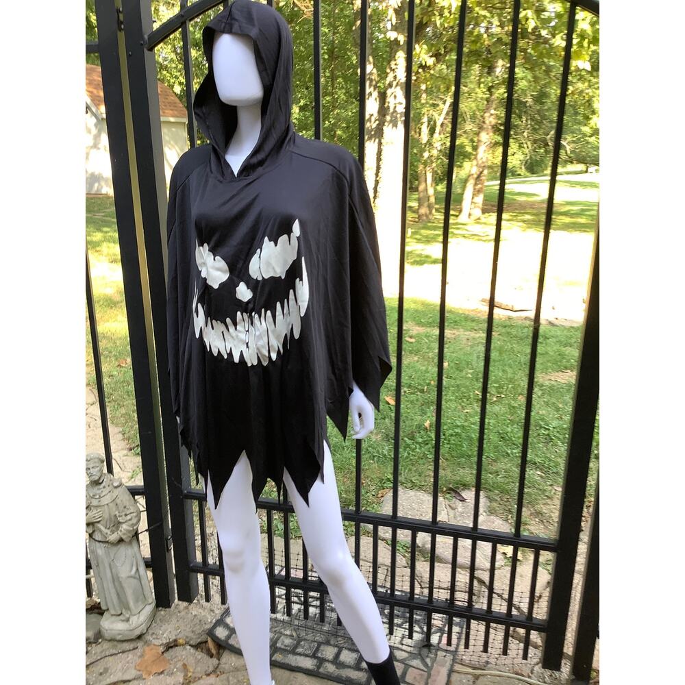 Hooded Halloween Cape. Adult large. Includes hooded cape, socks & glasses. B153